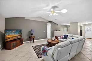 39 Princess Dolores Ln, Palm Coast, FL 32164 - Photo 2