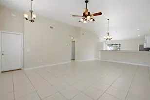 5 Lynn Pl, Palm Coast, FL 32137 - Photo 2