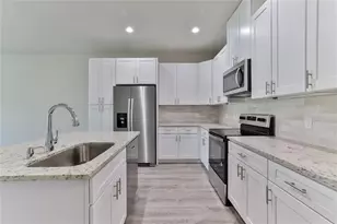 37 Regent Ln, Palm Coast, FL 32164 - Photo 10
