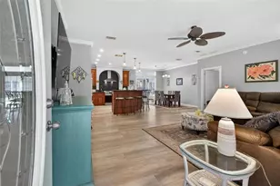 808 Front St, Welaka, FL 32193 - Photo 8