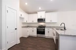 7 Ullynn Pl, Palm Coast, FL 32164 - Photo 2