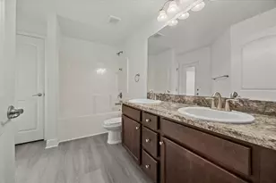 201 NE Greenbrier Ave, Port Saint Lucie, FL 34983 - Photo 20