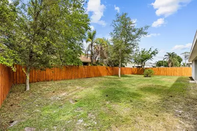 201 NE Greenbrier Avenue, Port Saint Lucie, FL 34983 - Photo 30