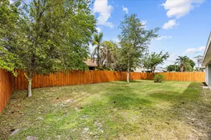 201 NE Greenbrier Ave, Port Saint Lucie, FL 34983 - Photo 30