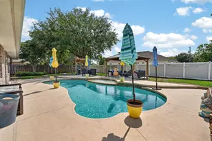 27 Lyndenhurst Ln, Palm Coast, FL 32137 - Photo 2