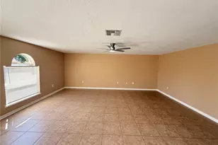 4 Princess Geraldine Pl, Palm Coast, FL 32164 - Photo 4