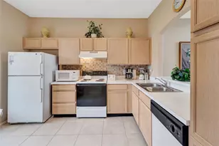 2613 Spring Hill Dr, Kissimmee, FL 34743 - Photo 8