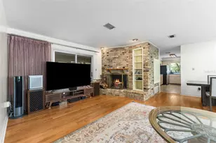 805 NW 39th Dr, Gainesville, FL 32605 - Photo 4