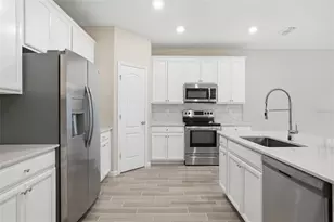 1680 Pottsburg Point Dr, Jacksonville, FL 32207 - Photo 14