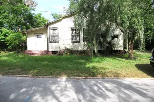 14 S Lake St, Crescent City, FL 32112 - Photo 1