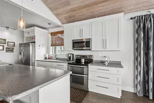 21 S Lake St, Crescent City, FL 32112 - Photo 14