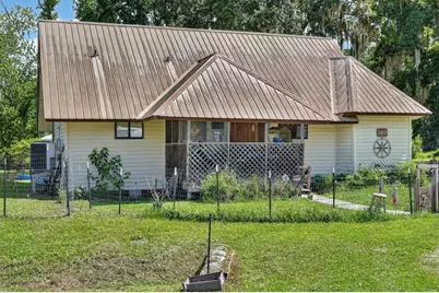 110 W Palm Avenue, Crescent City, FL 32112 - Photo 2