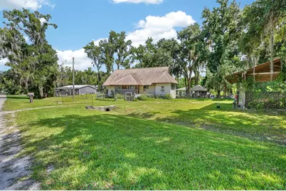 110 W Palm Avenue, Crescent City, FL 32112 - Photo 4