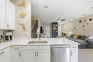 6893 Gable Grv Ave, Jacksonville, FL 32217 - Photo 8
