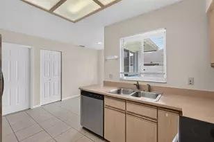 22 Pinelynn Ln, Palm Coast, FL 32164 - Photo 12