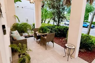 8074 Murano Cir, Palm Beach Gardens, FL 33418 - Photo 2