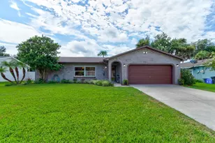 16 Laurel Oaks Cir, Ormond Beach, FL 32174 - Photo 2