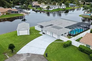 9 Castle Ct, Palm Coast, FL 32137 - Photo 2