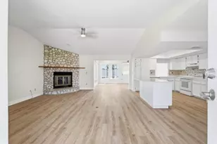 33 E Sea Harbor Dr, Ormond Beach, FL 32174 - Photo 2