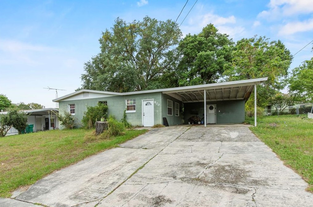 800 Phoenix Ave, Fruitland Park, FL 34731