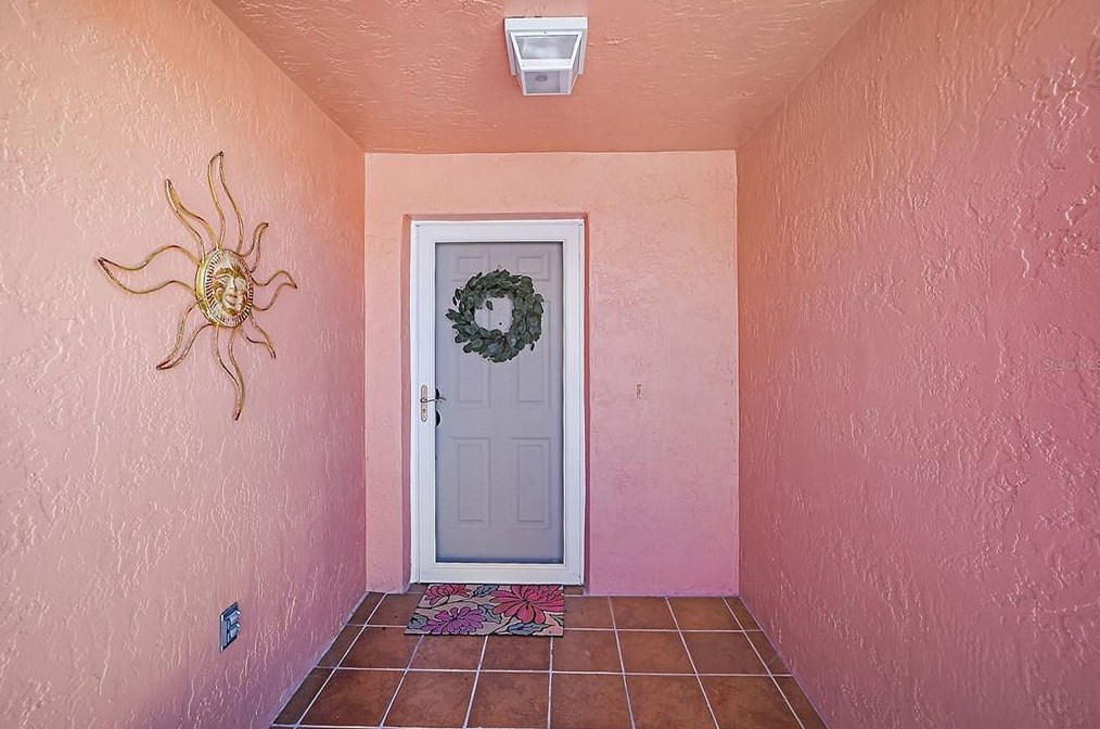 625 Enconto St, Lady Lake, FL 32159-9137