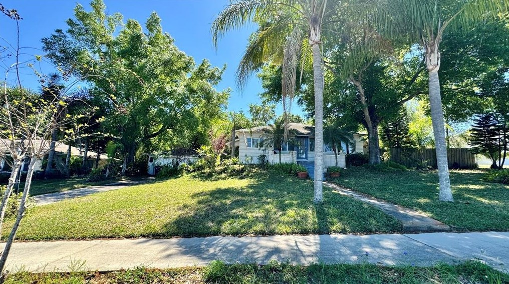 624 Ambassador Ave, Eustis, FL 32726