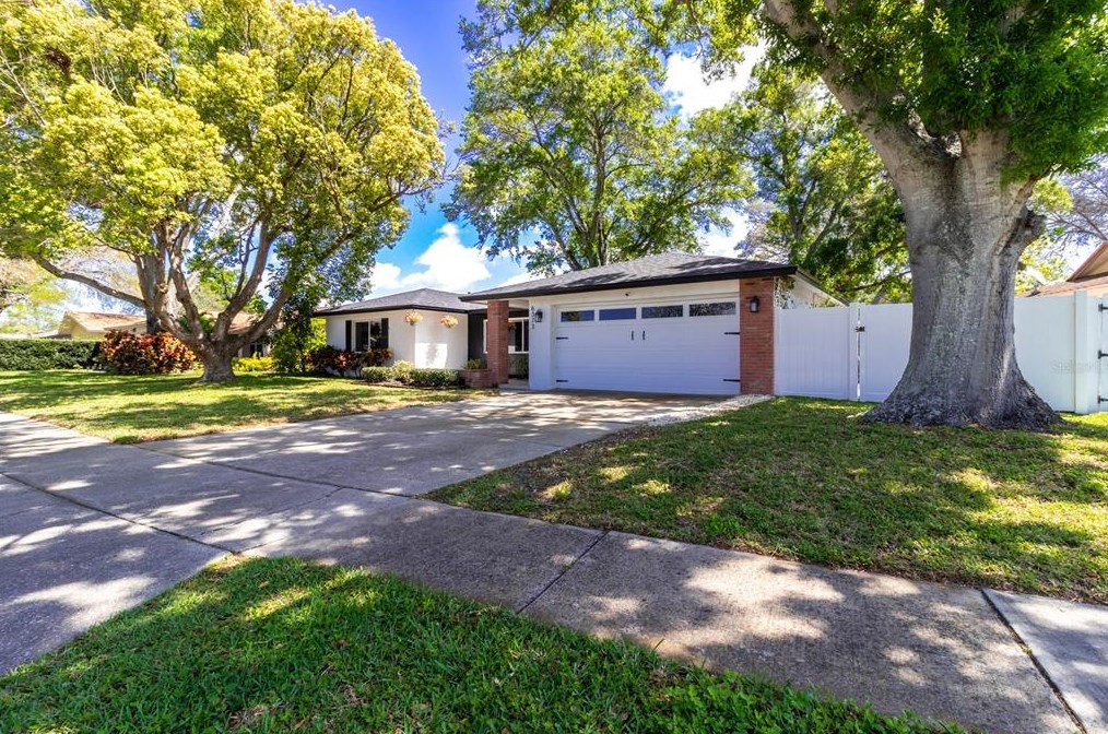 6373 Woodland Blvd N, Pinellas Park, FL 33781