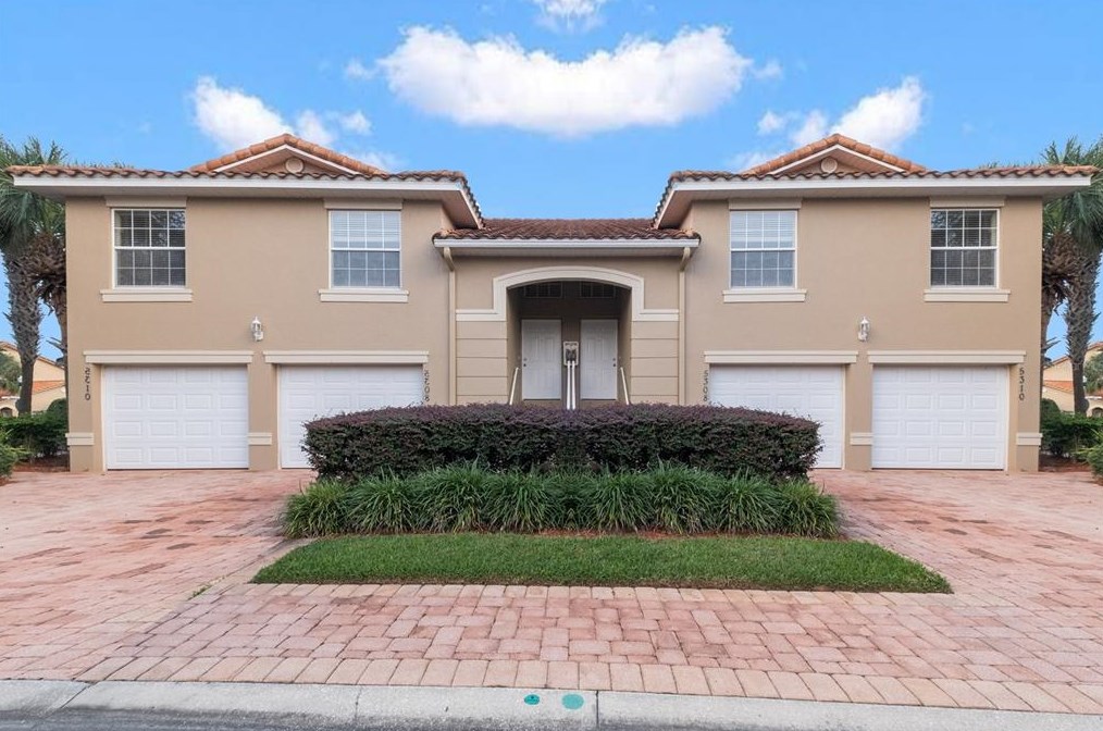 5306 Bowline Ct, Oxford, FL 34484-3704