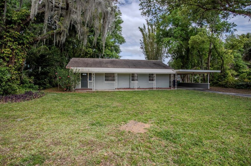 616 N New Hampshire Ave, Tavares, FL 32778