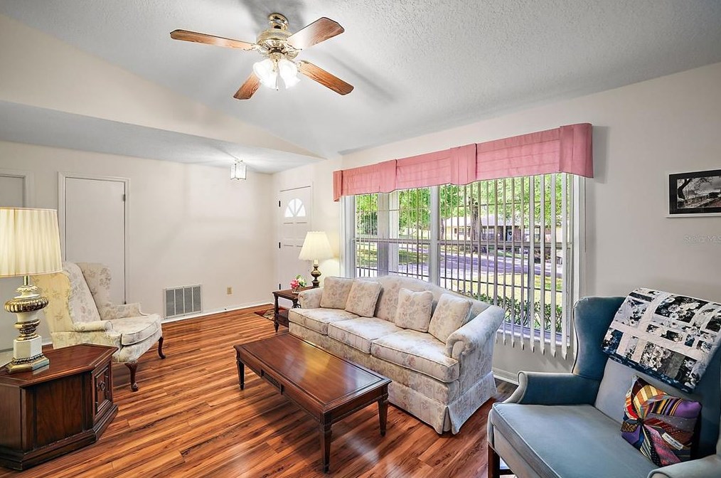 412 Stanley Bell Dr, Mount Dora, FL 32757-5930