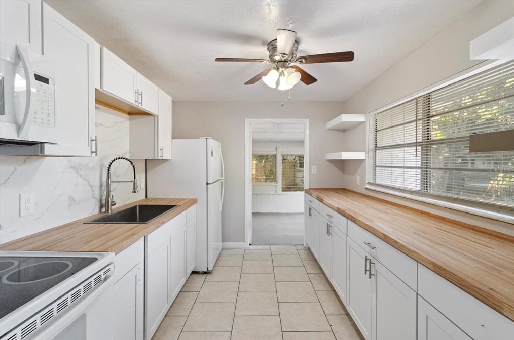 21450 Canal Dr, Brooksville, FL 34601-1421