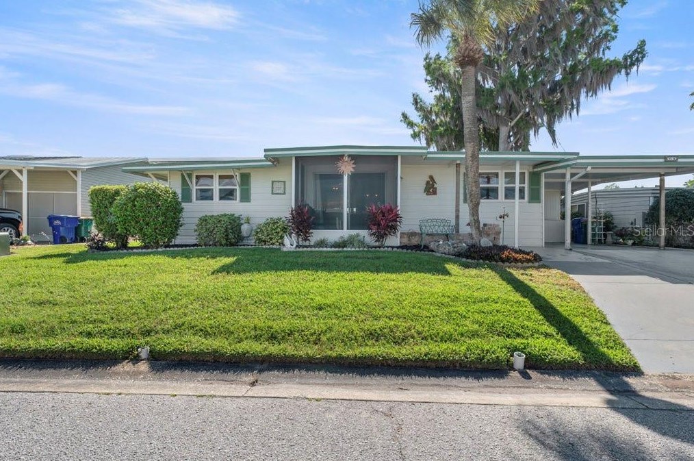 918 Southland Dr, Tavares FL  32778-4549 exterior
