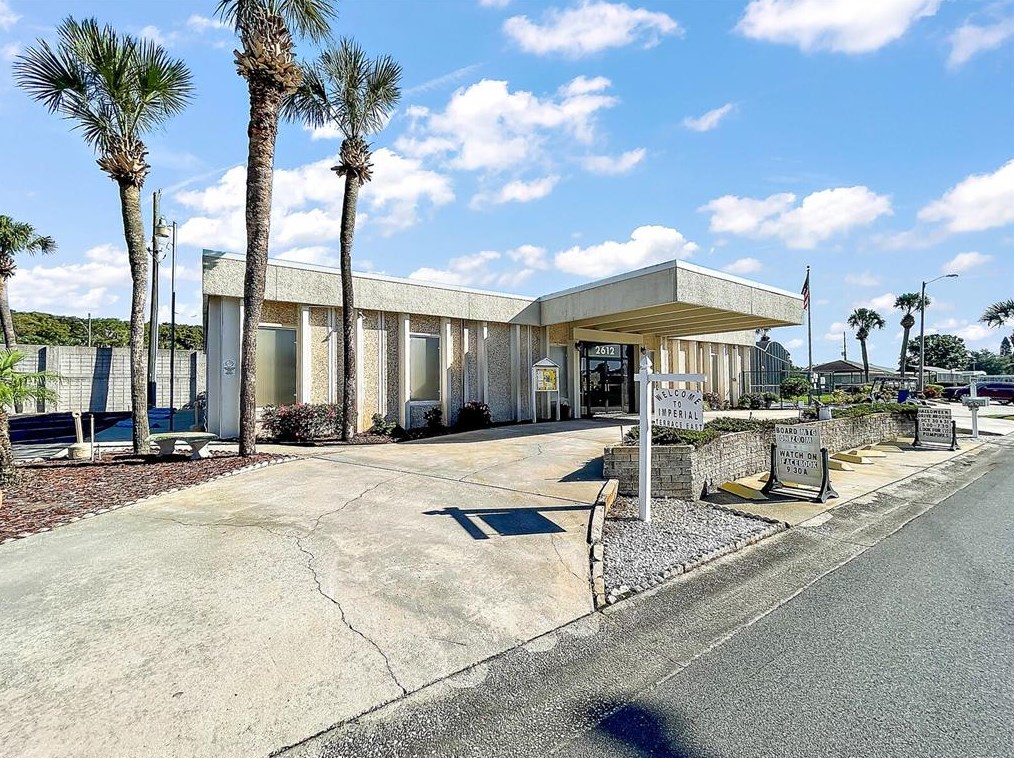 918 Southland Dr, Tavares FL  32778-4549 exterior