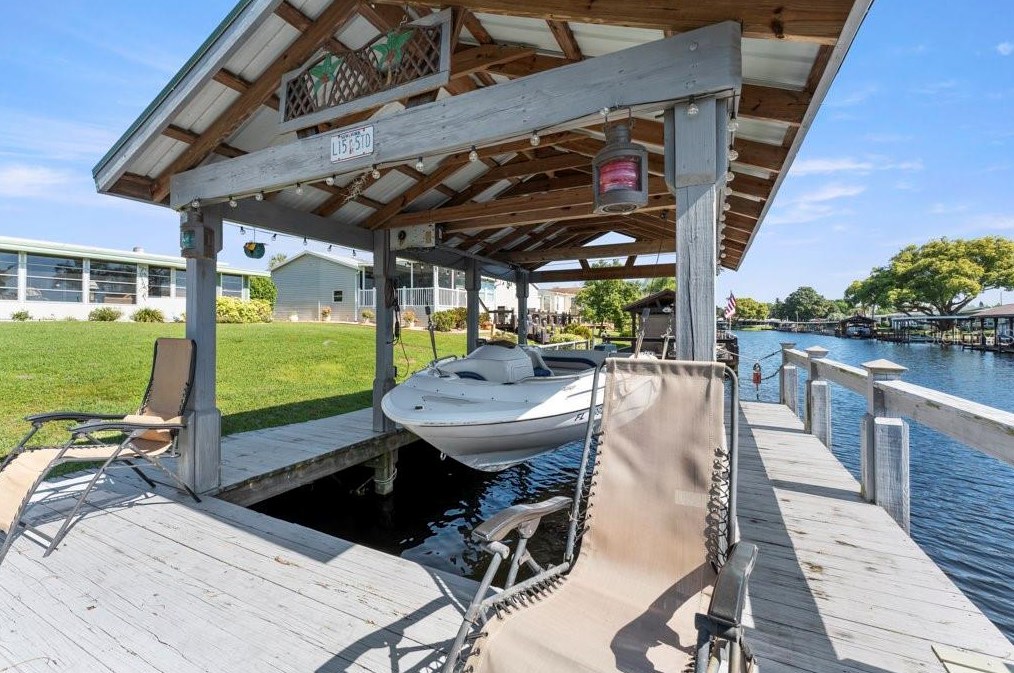 918 Southland Dr, Tavares FL  32778-4549 exterior