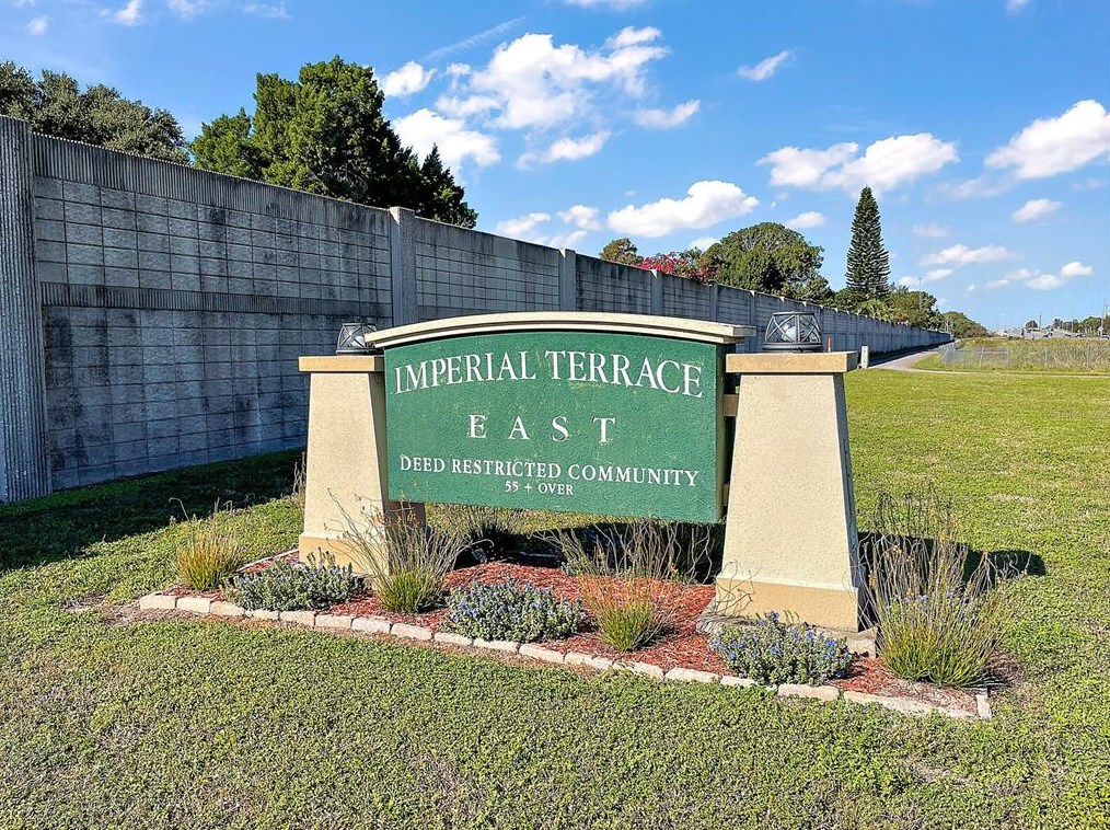 918 Southland Dr, Tavares FL  32778-4549 exterior