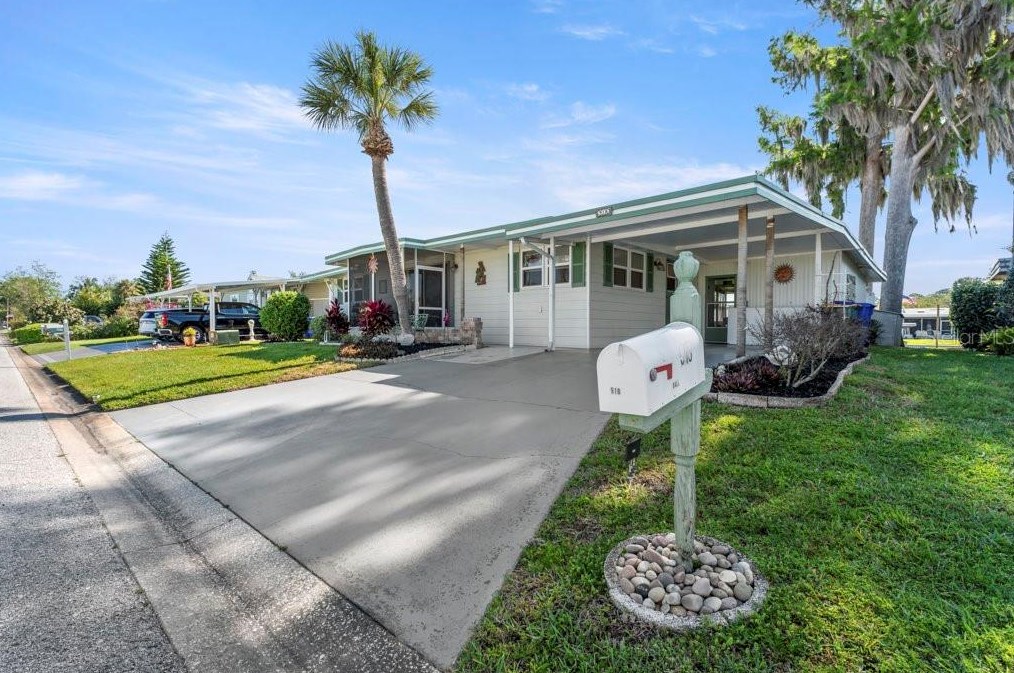 918 Southland Dr, Tavares FL  32778-4549 exterior