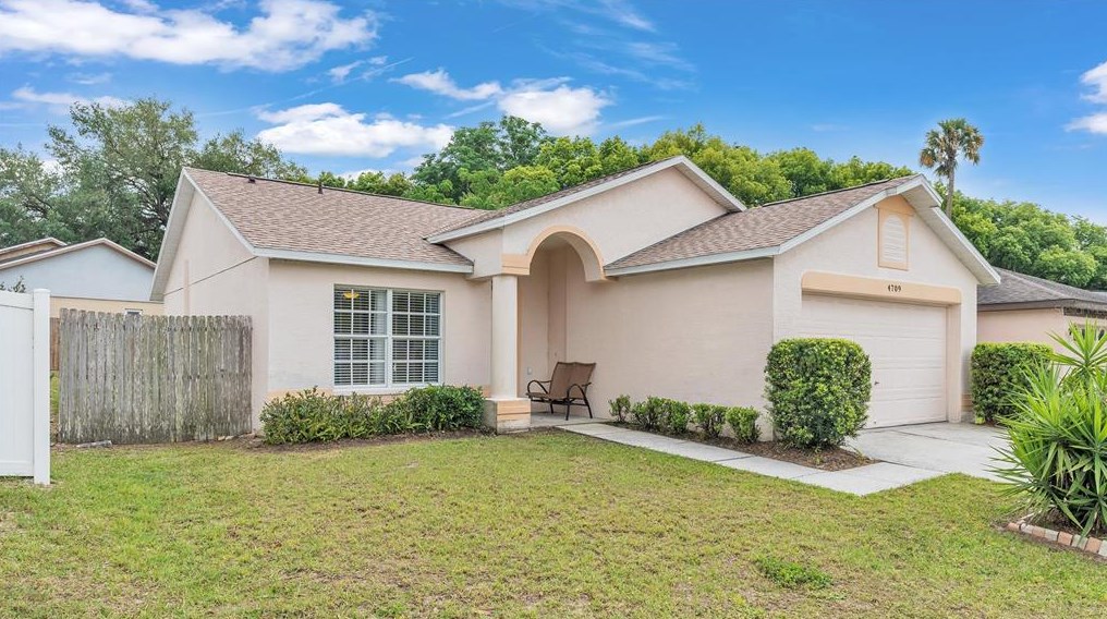 4709 S Dawnmeadow Ct, Plant City, FL 33566