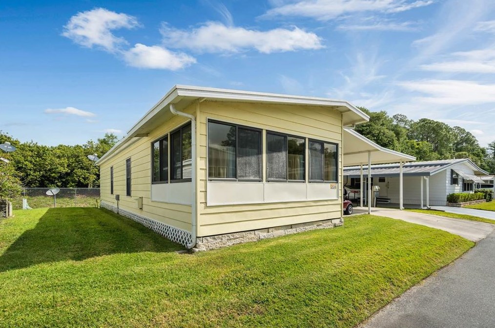 224 Pinewood Dr, Eustis, FL 32726-7427