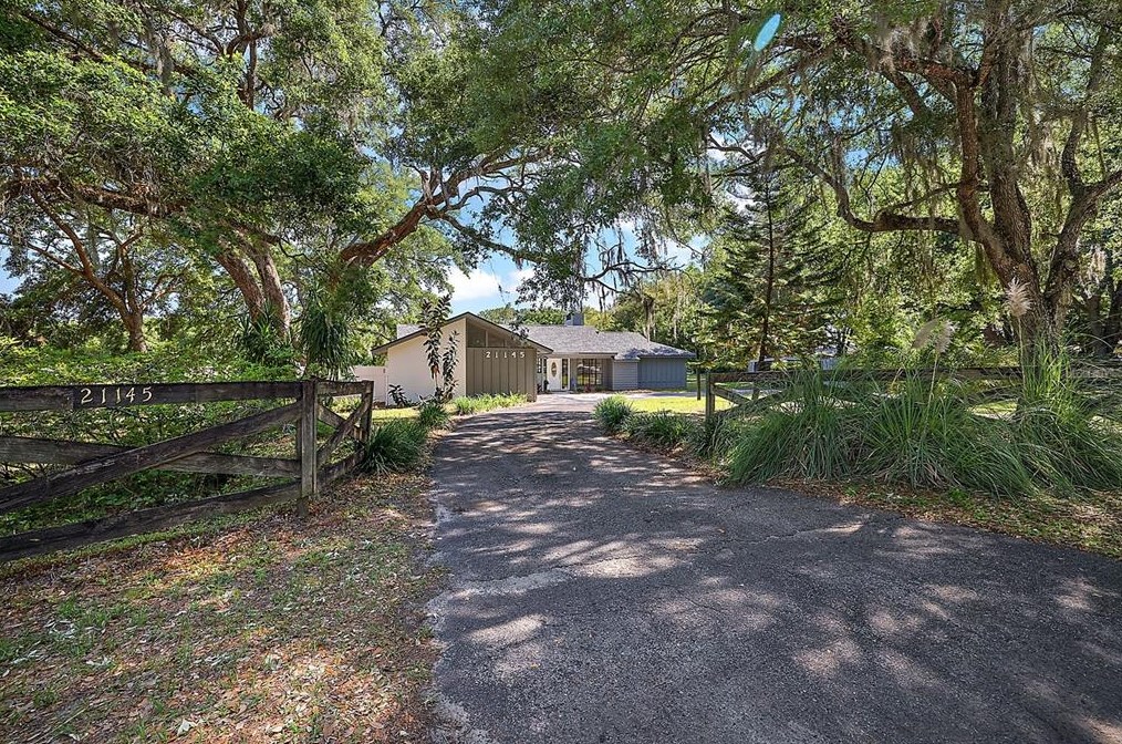 21146 Wolf Branch Rd, Mount Dora, FL 32757-9460