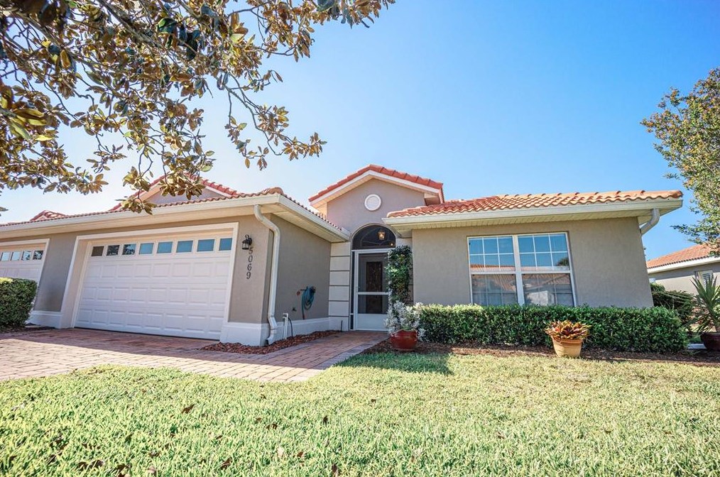 5069 Harbour Dr, Oxford FL  34484-3780 exterior