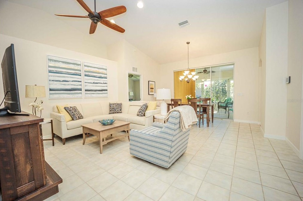 5069 Harbour Dr, Oxford, FL 34484