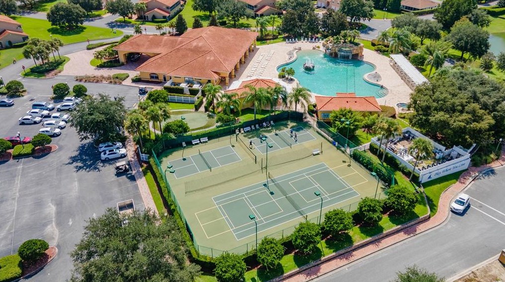 5069 Harbour Dr, Oxford FL  34484-3780 exterior