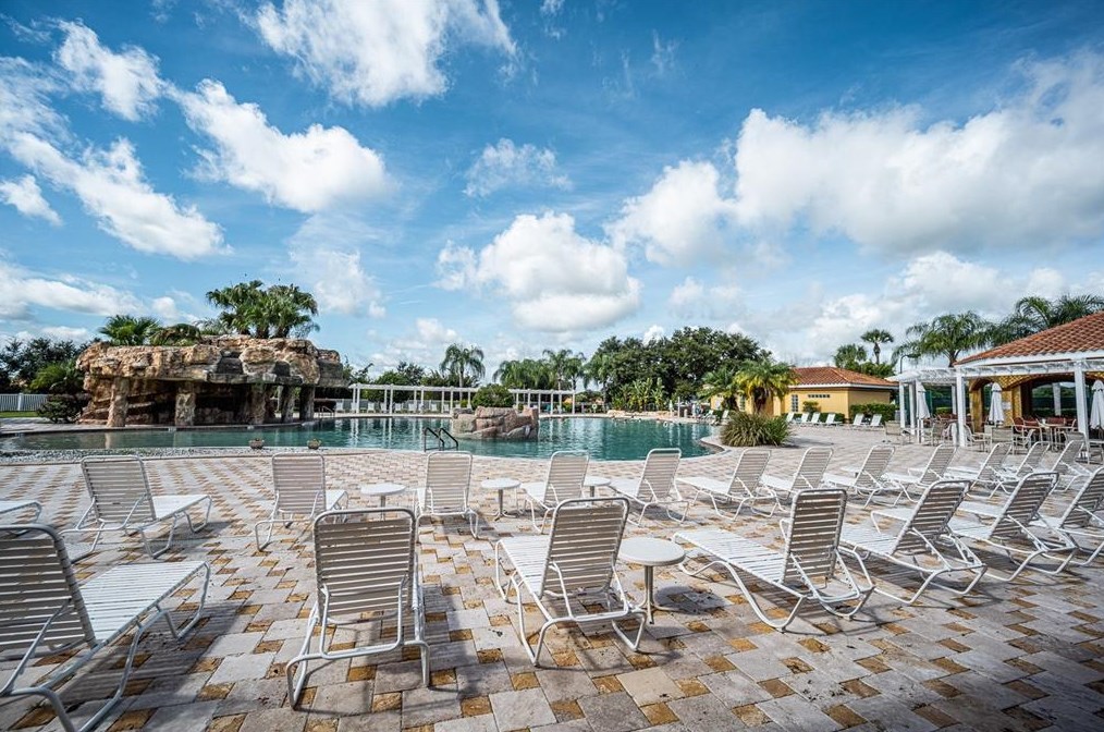 5069 Harbour Dr, Oxford FL  34484-3780 exterior