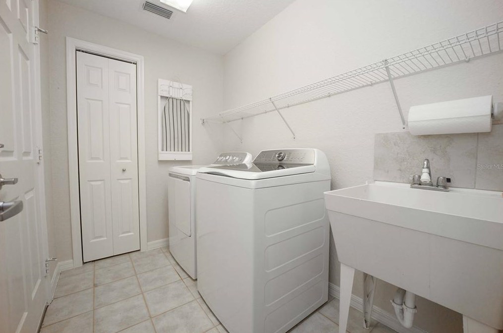 5069 Harbour Dr, Oxford FL  34484-3780 exterior