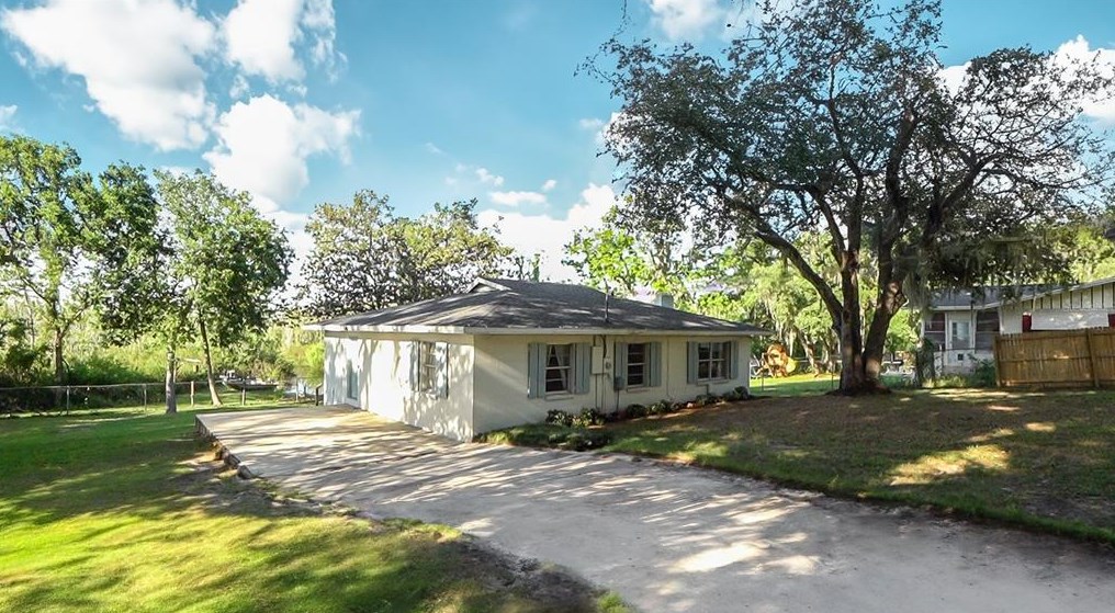 17301 Se 54th St, Ocklawaha, FL 32179
