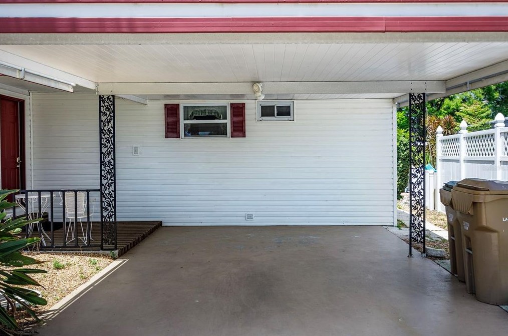 11505 Johnson Cir, Tavares, FL 32778-4721