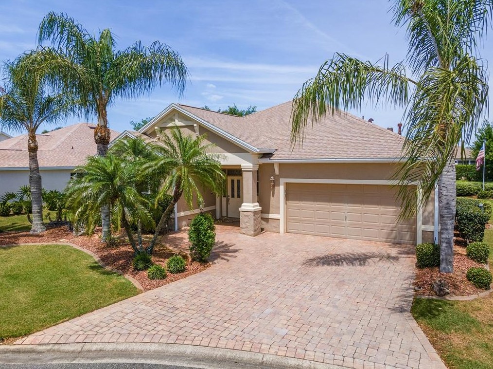 375 Simpson St, Lady Lake, FL 32162-6117