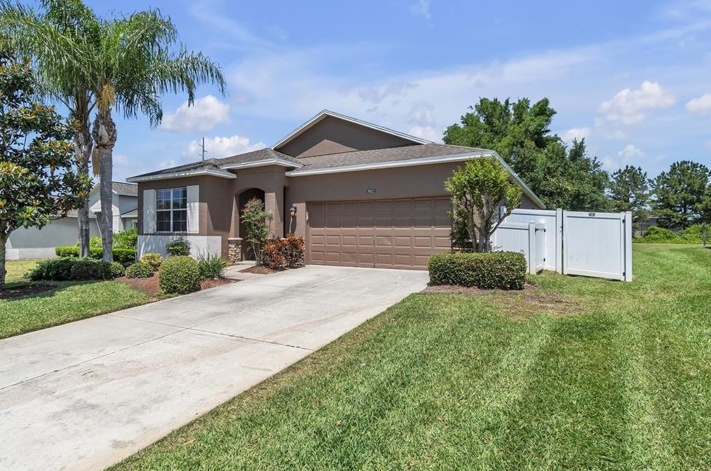 5821 Coquyt Dr, Mount Dora, FL 32757-8038