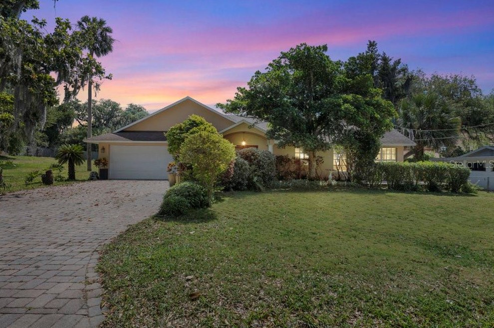 1098 Lucerne Dr, Mount Dora, FL 32757-3605