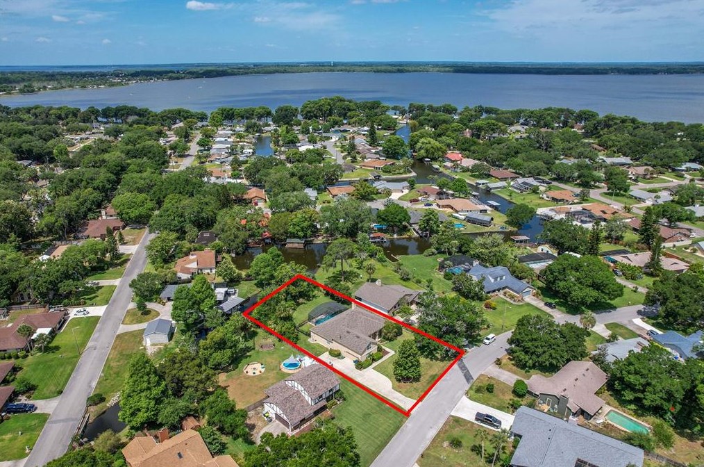 1601 New Hampshire Ave, Tavares, FL 32778-2133